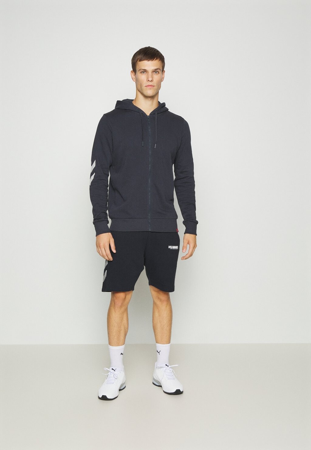 

Спортивный костюм Hummel, темно-синий