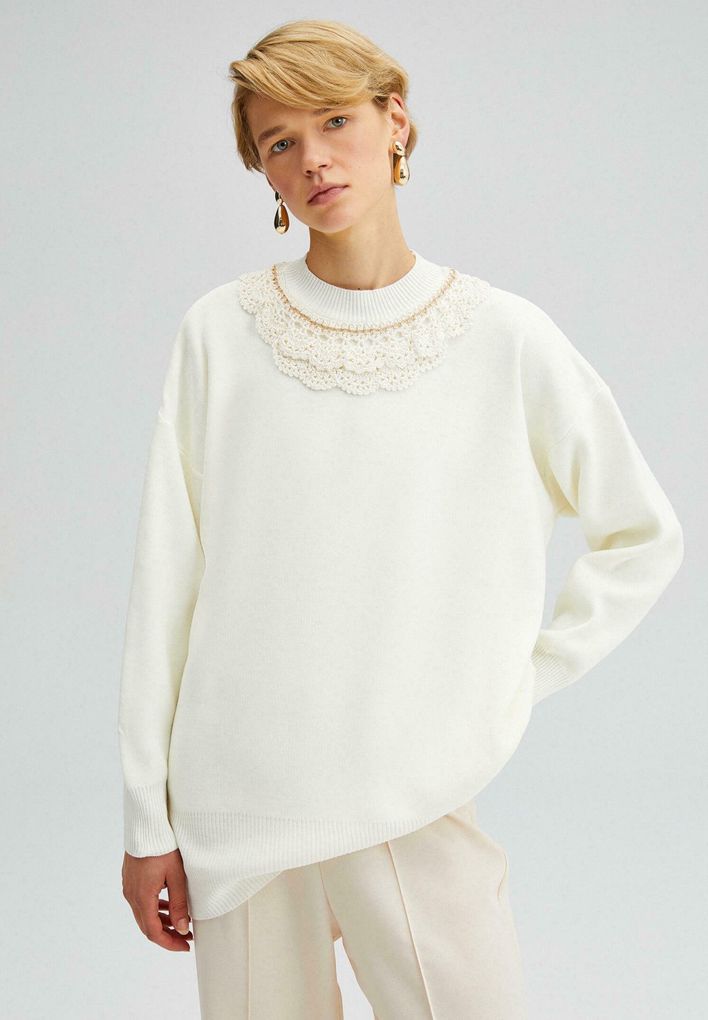 Свитер Crochet Collar Touché Privé, цвет ecru