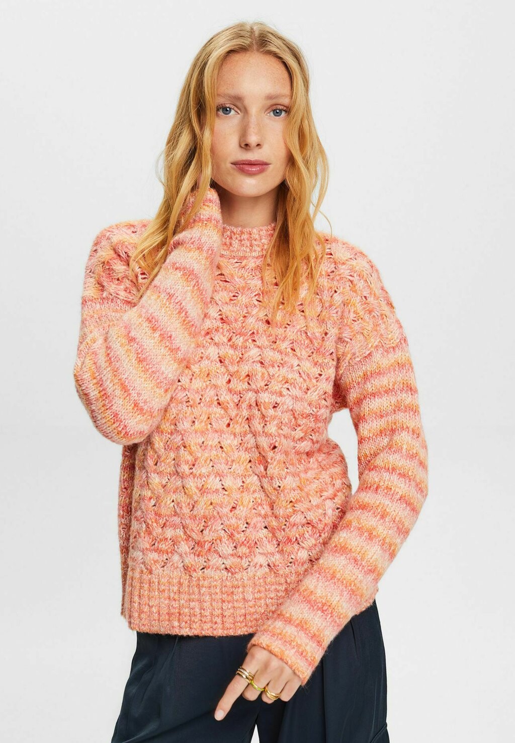 

Свитшот Esprit, цвет bright orange