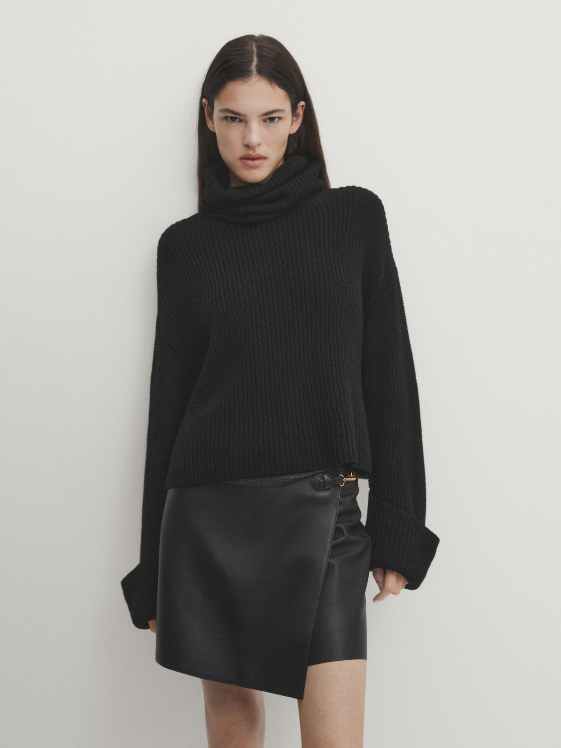 

Черная кожаная мини-юбка наппа Massimo Dutti, черный