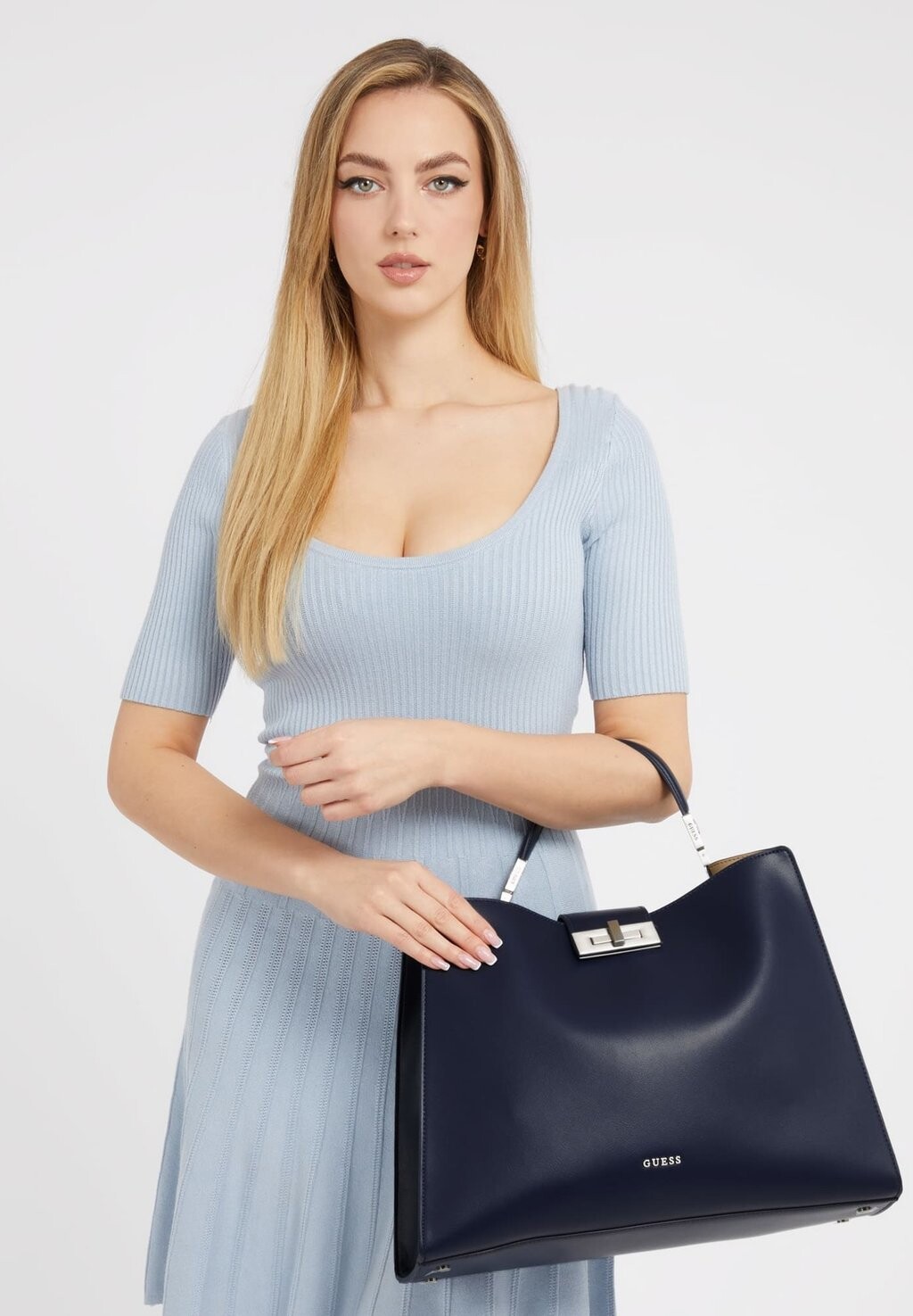 

Сумка Guess, синий