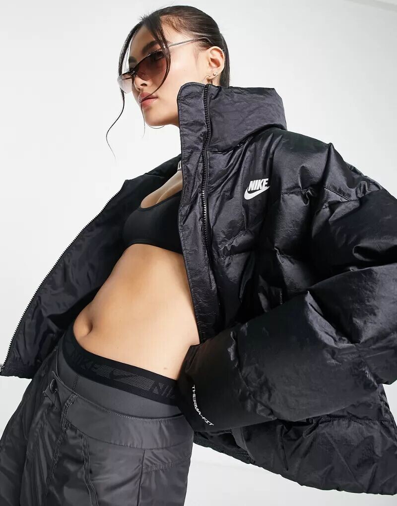 

Черная дутая куртка Nike City Tech