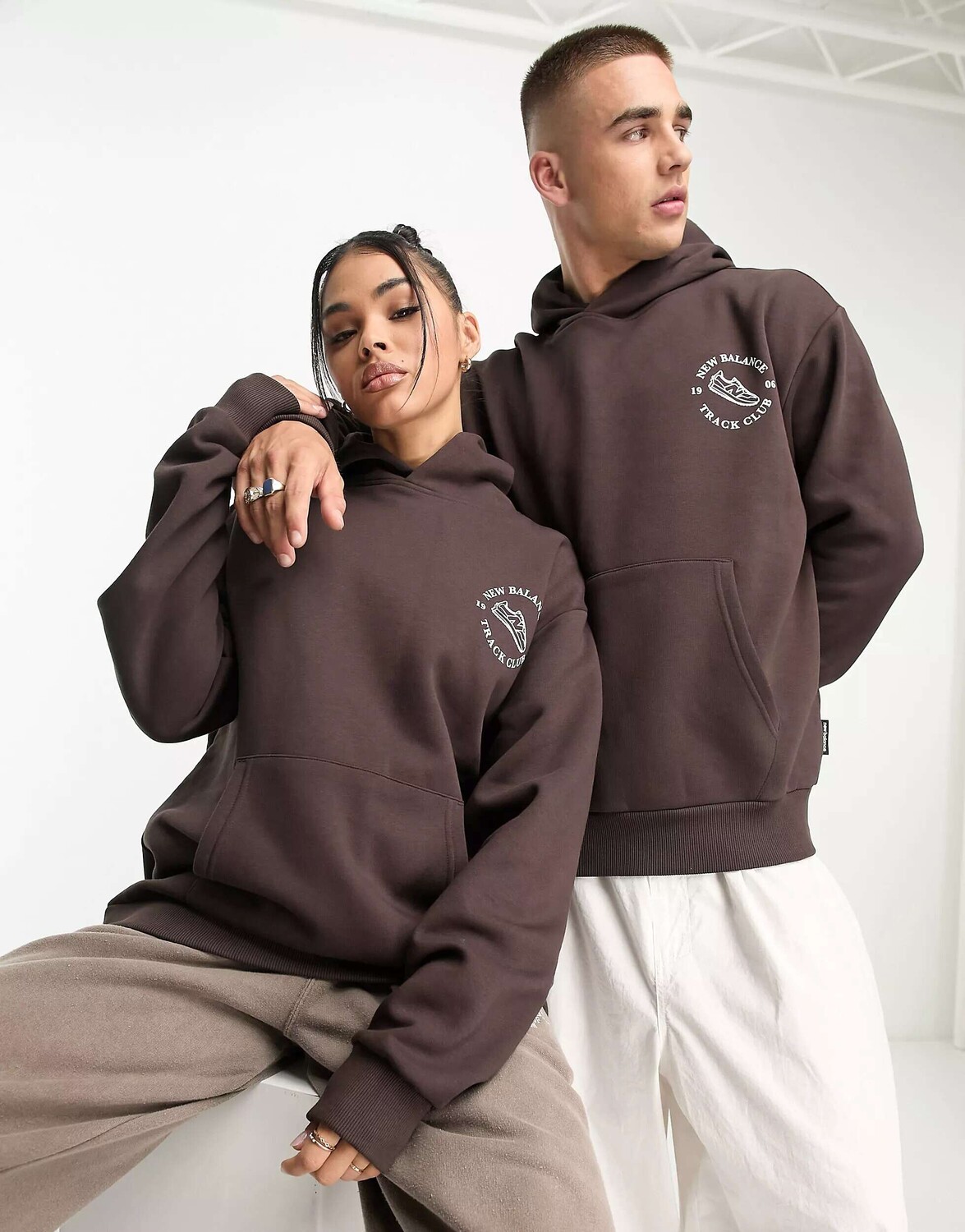 

Темно-коричневая худи унисекс для бегунов New Balanceна ASOS, Коричневый
