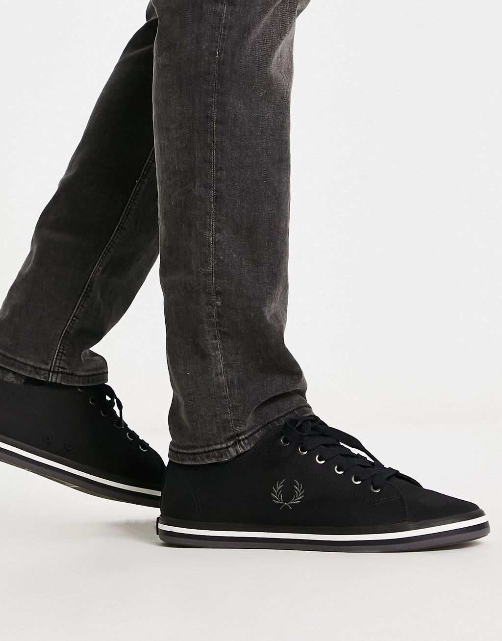 

Черные твиловые кроссовки Fred Perry Kingston