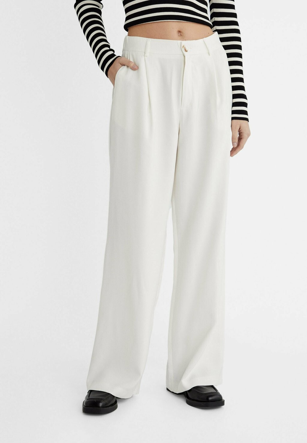 

Брюки SMART Stradivarius, цвет white