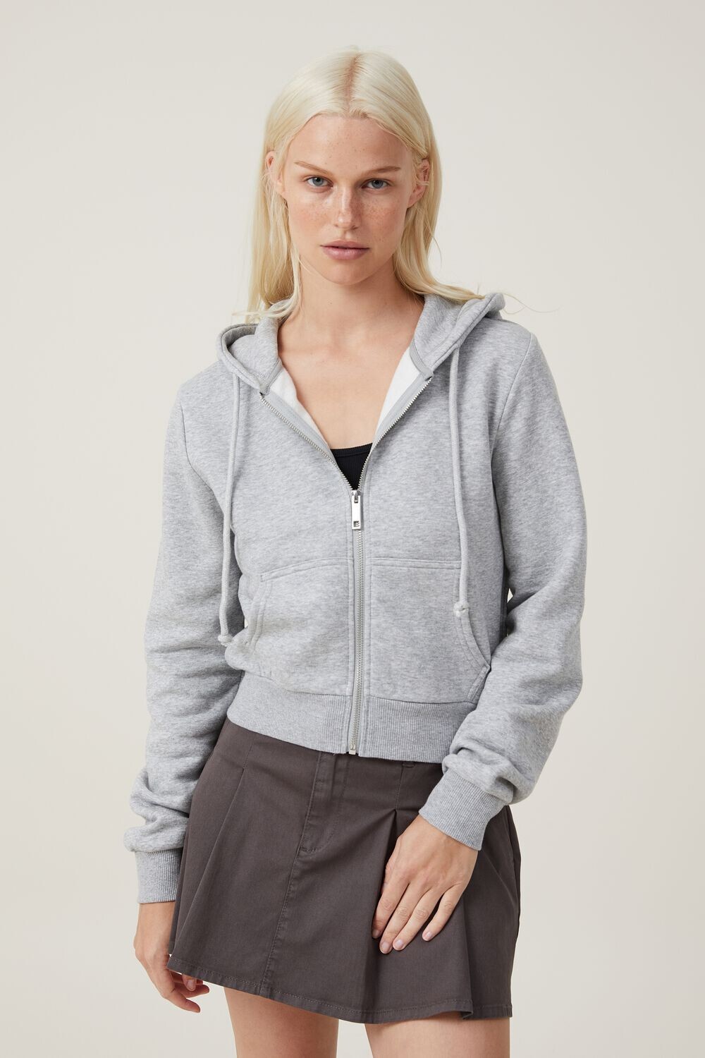 

Классический укороченный приталенный крой на молнии Cotton On