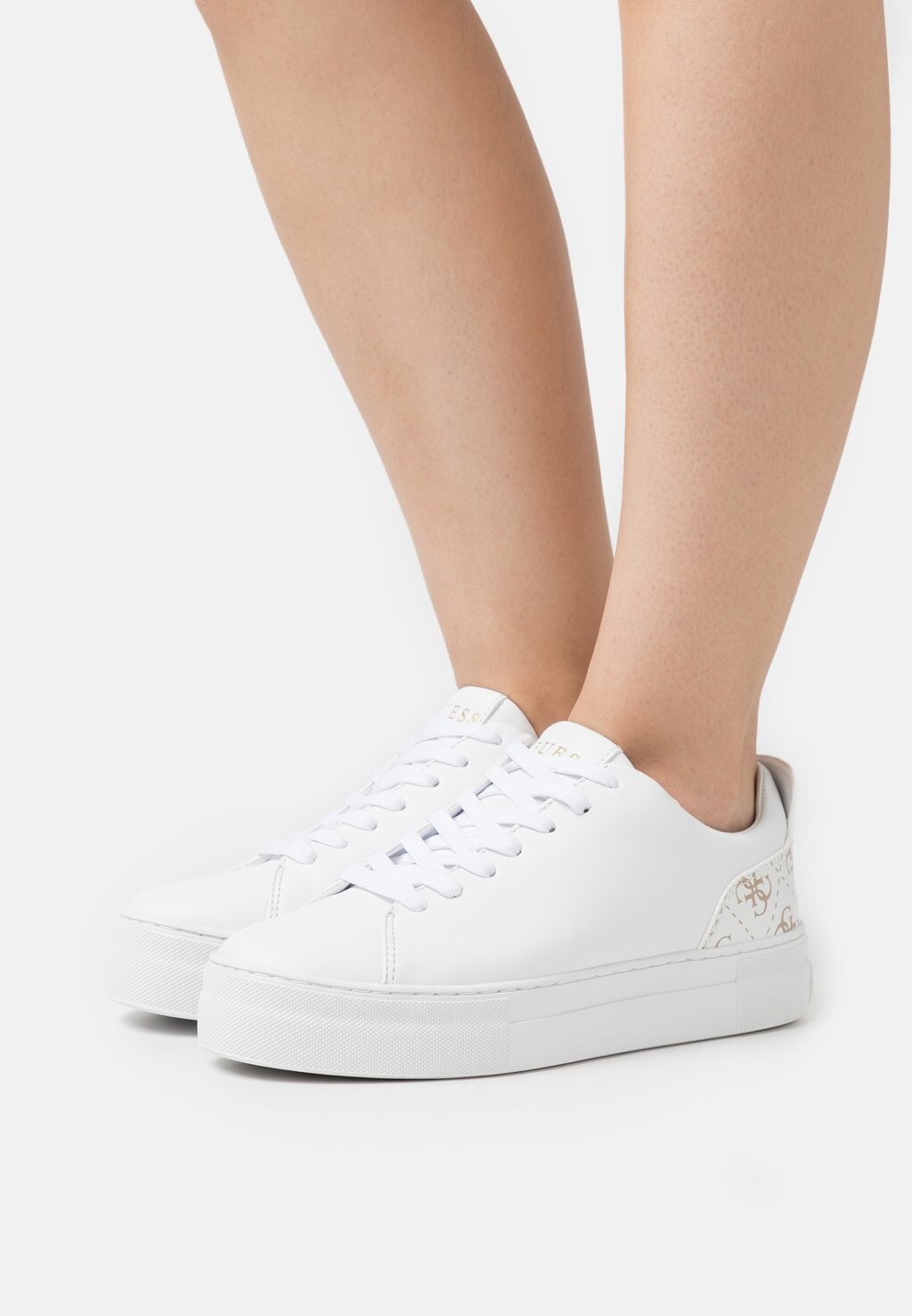 

Кроссовки Guess Gianele, белый