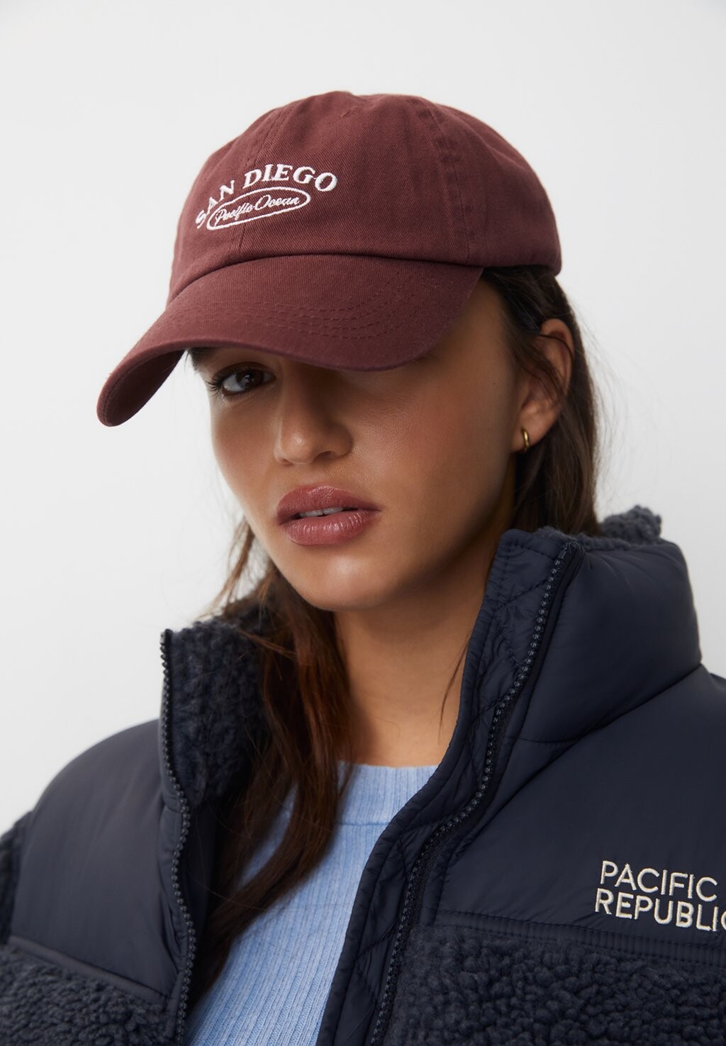 

Бейсболка SAN DIEGO PULL&BEAR, цвет dark red
