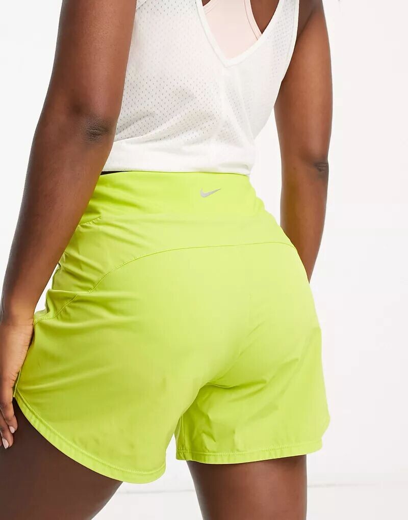 

Зеленые шорты Nike Bliss Dri-Fit размером 5 дюймов