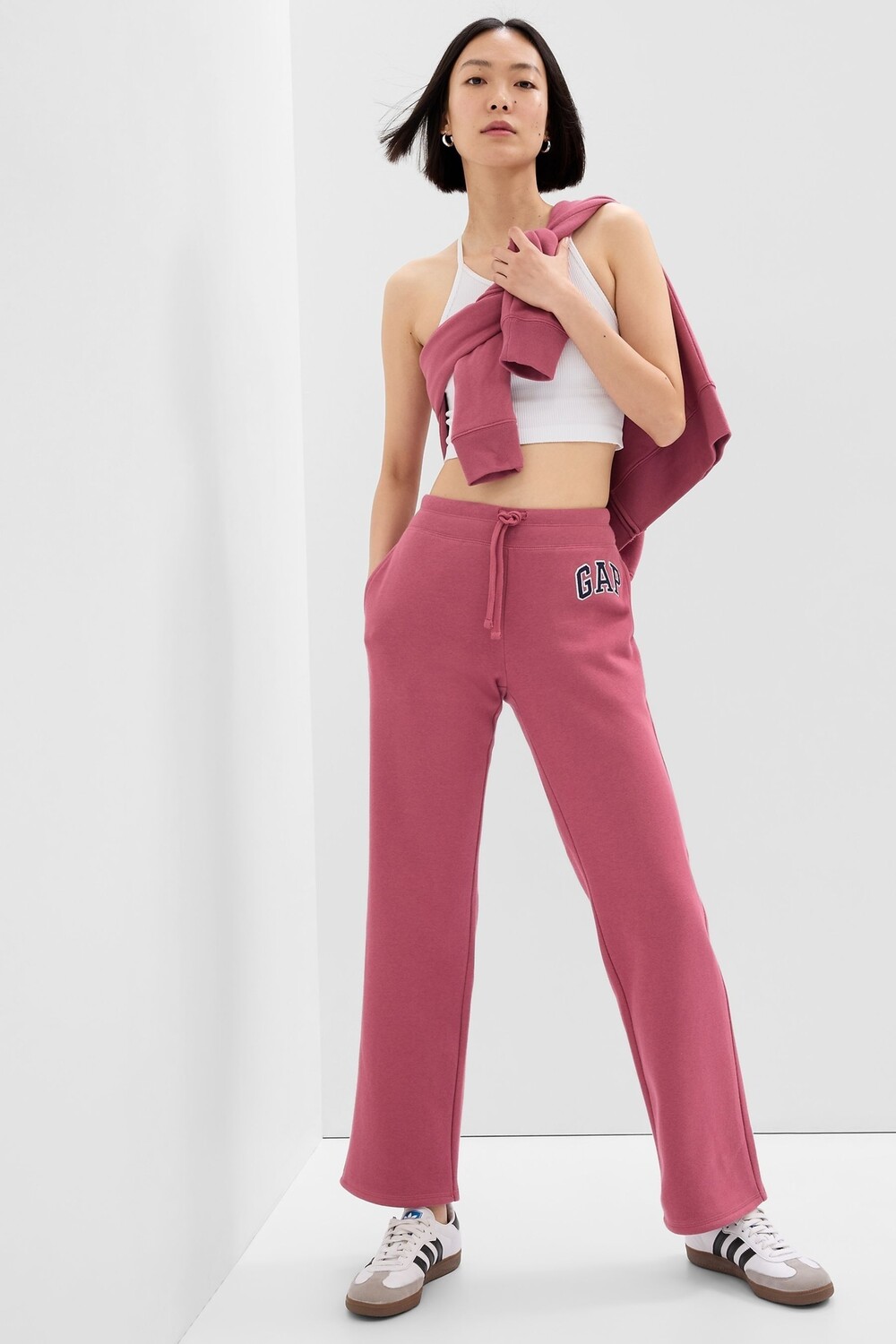 

Спортивные брюки с расклешенными штанинами и логотипом Gap, розовый