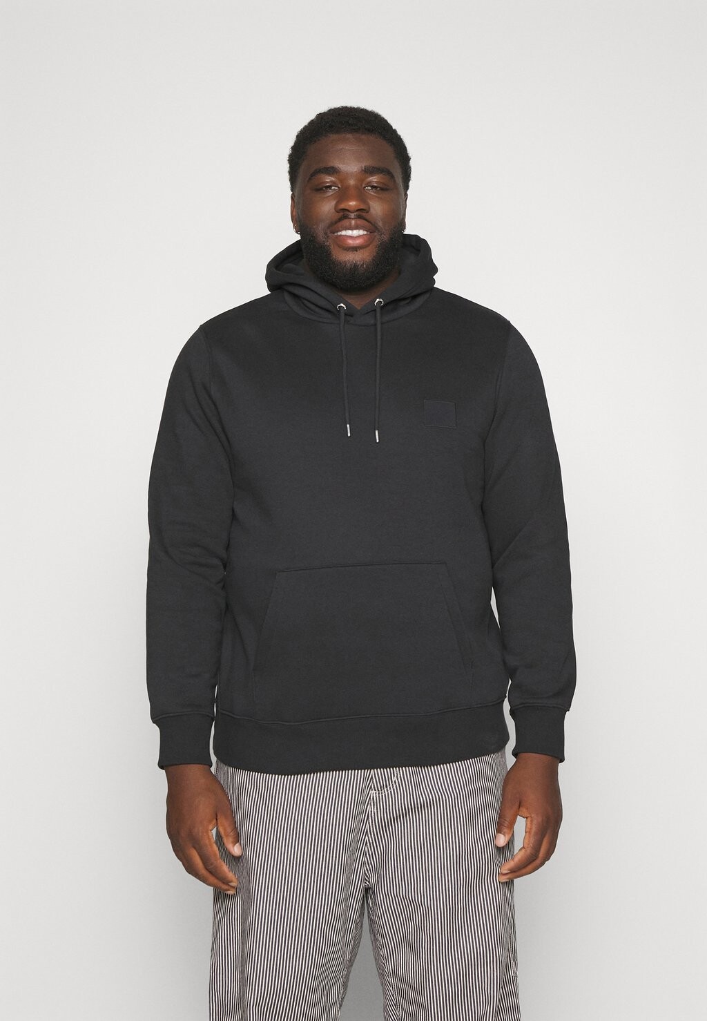 

Толстовка GANT PLUS BADGE HOODIE, черный