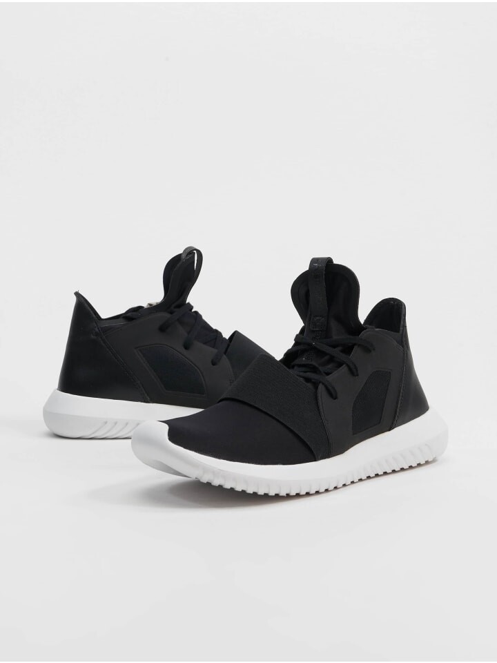 

Кроссовки на шнуровке adidas, цвет core black/core white