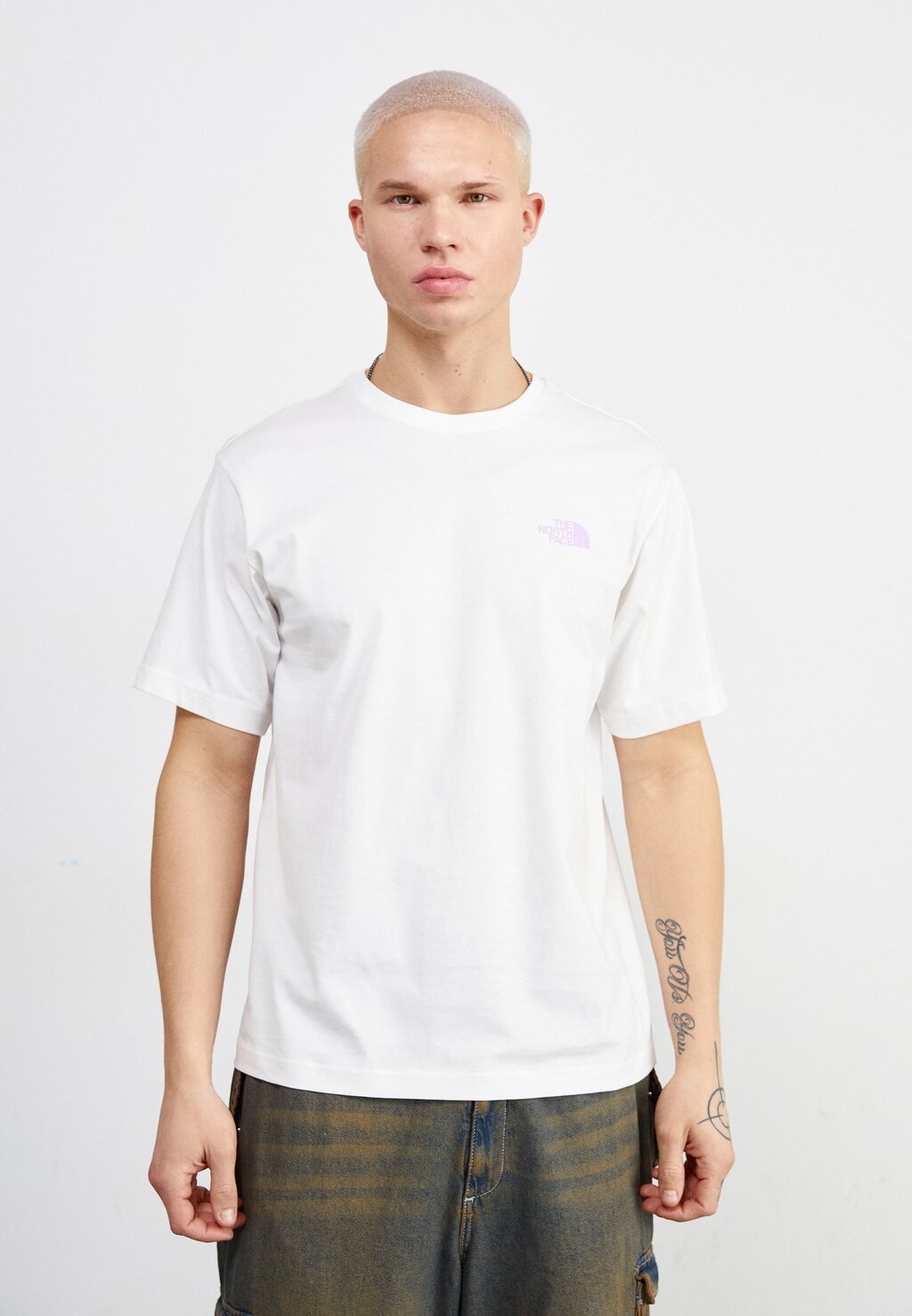 

Футболка с принтом EXOTIC DAYS TEE RELAXED The North Face, цвет white/astro