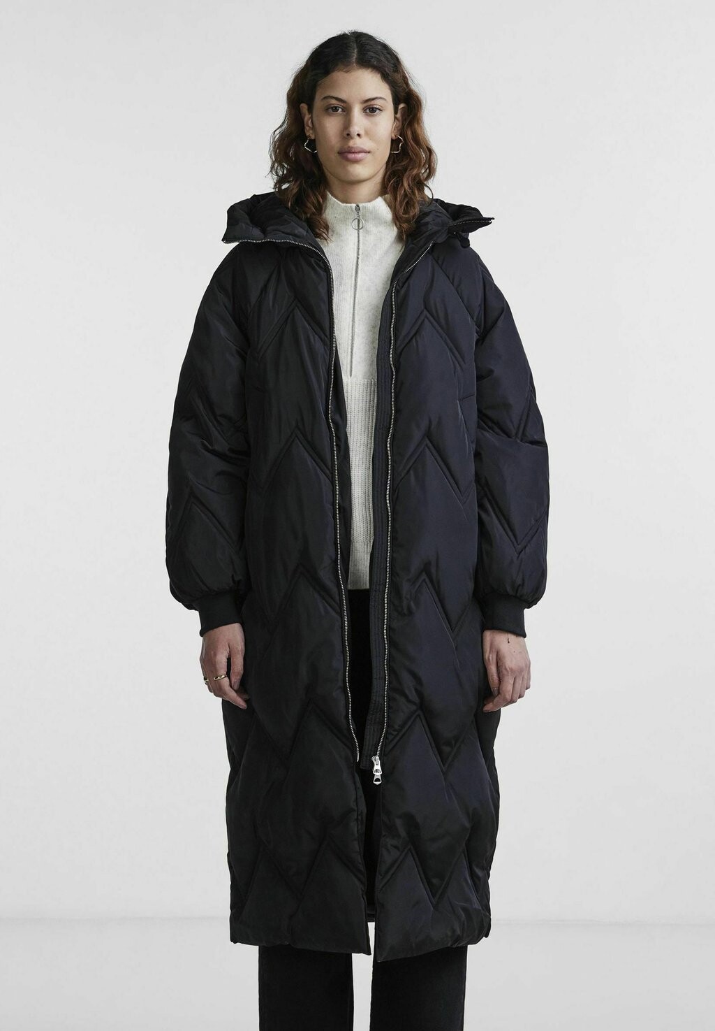 

Зимнее пальто PCJOCELYN LONG PUFFER Pieces, черный