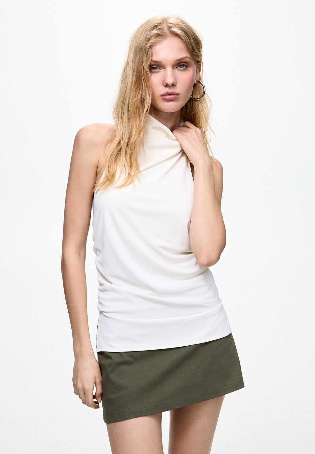 Топ OPEN BACK DRAPED HALTER PULL&BEAR, цвет white