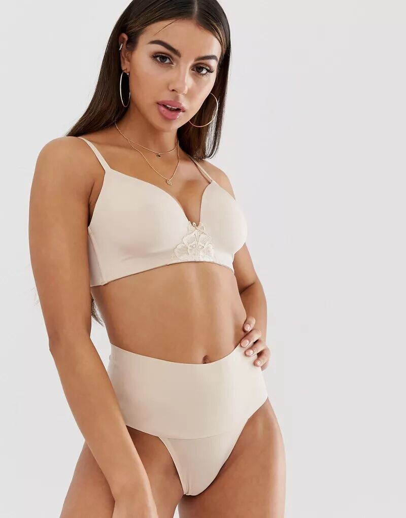 

Бежевые стринги Spanx undie-tectable