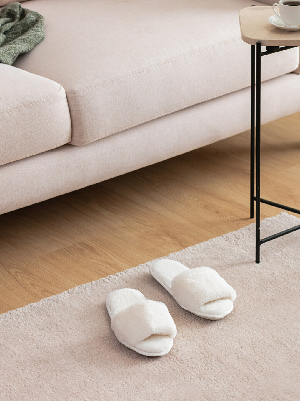 

Плюшевые женские домашние тапочки LCW HOME, экрю