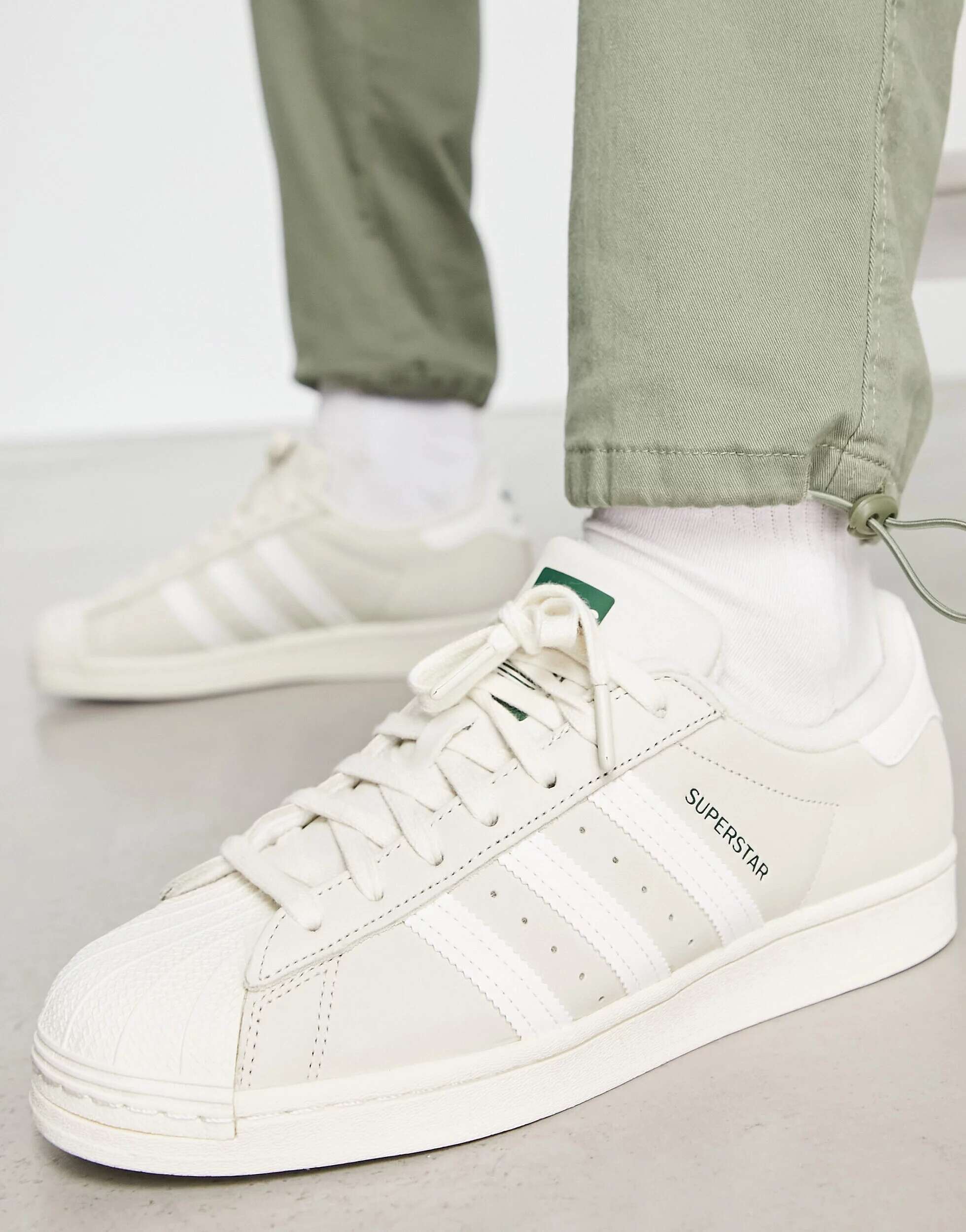 

Текстурированные кремово-белые кроссовки adidas Originals Preppy Varsity Superstar, Белый