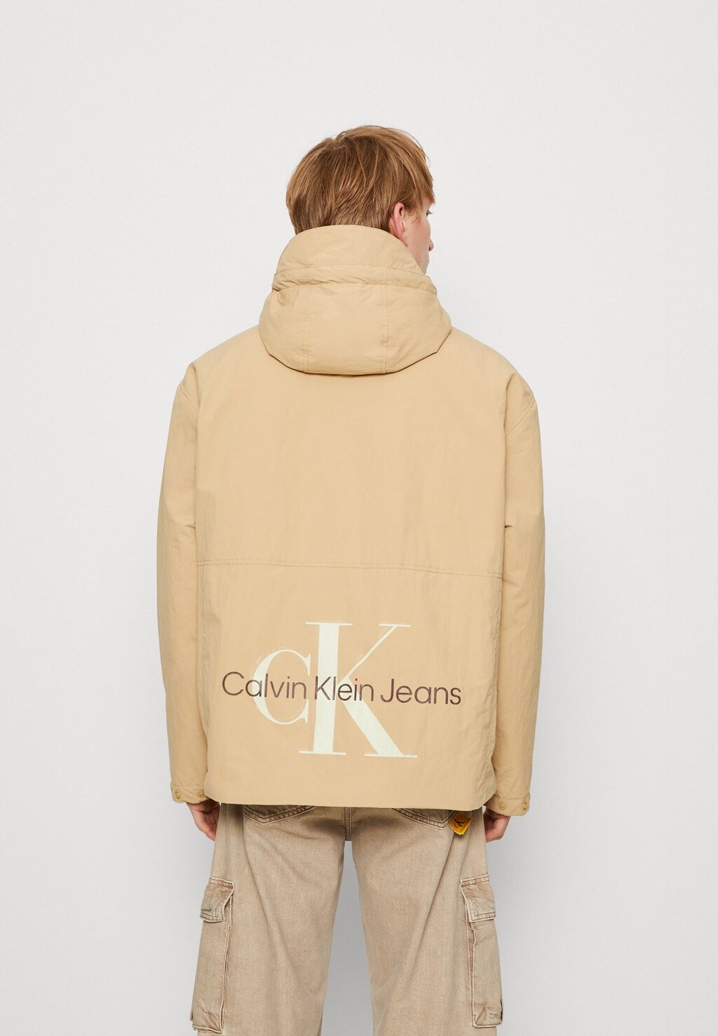 

Демисезонная куртка Calvin Klein Jeans