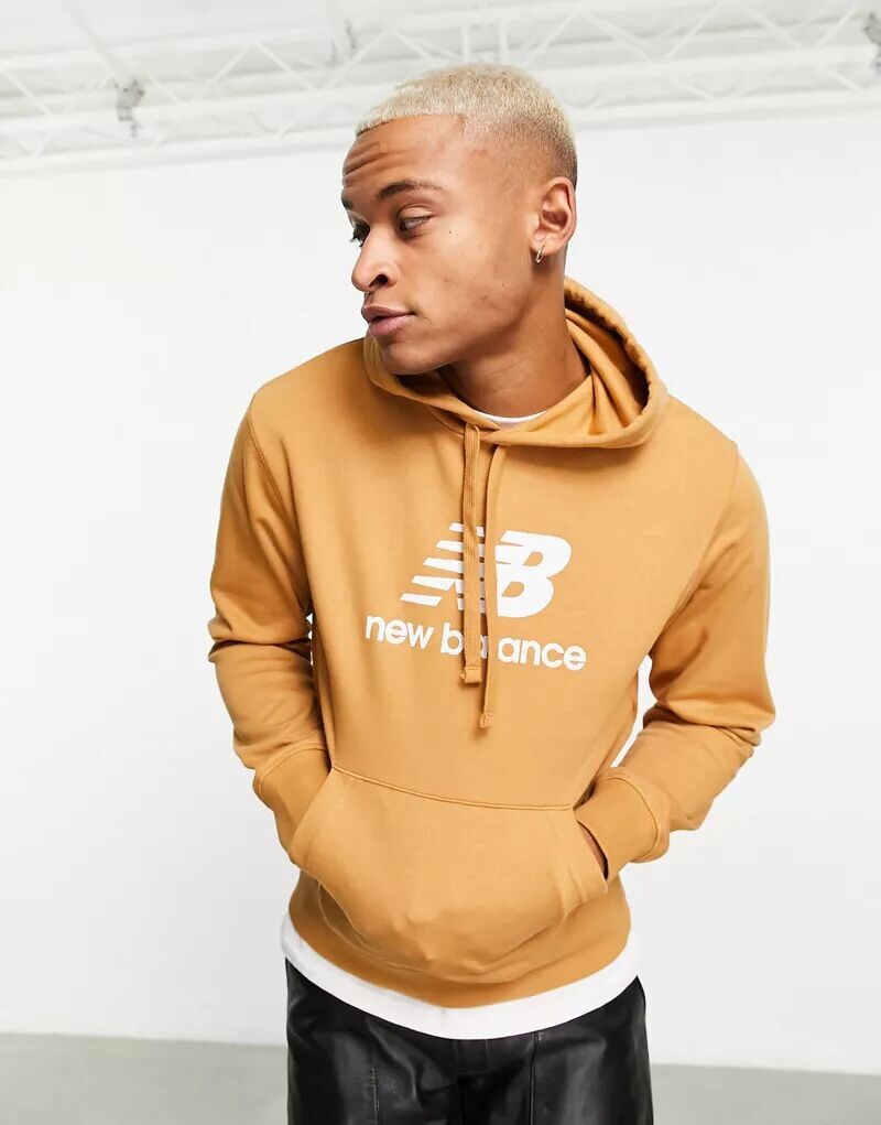 

Светло-коричневая флисовая худи с логотипом New Balance Essentials