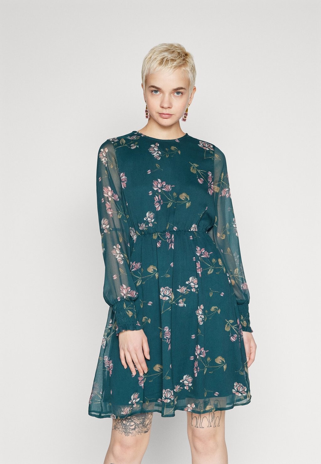 

Дневное платье VMSMILLA DRESS Vero Moda, цвет ponderosa pine/sallie