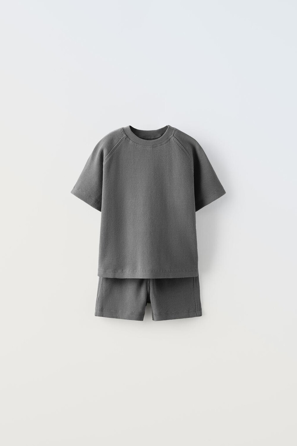 

Футболка из плюша и шорты-бермуда вафельной трикотажи коорд. ZARA, антрацитовый серый