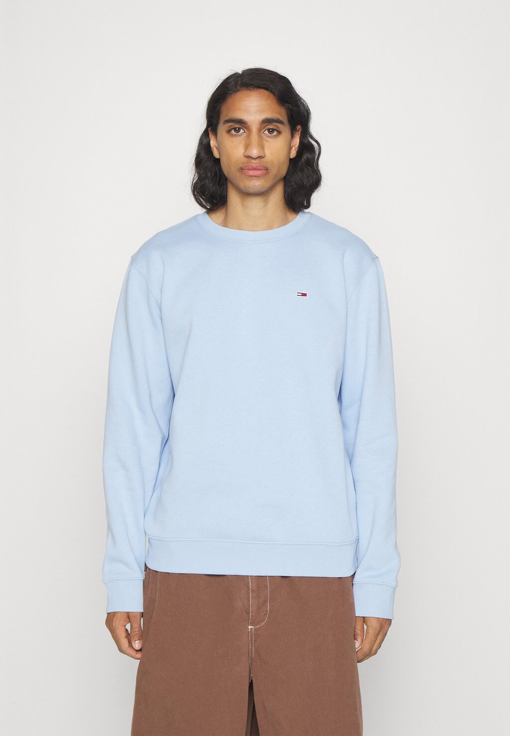 

Толстовка Tommy Jeans Regular C Neck, шамбре синий