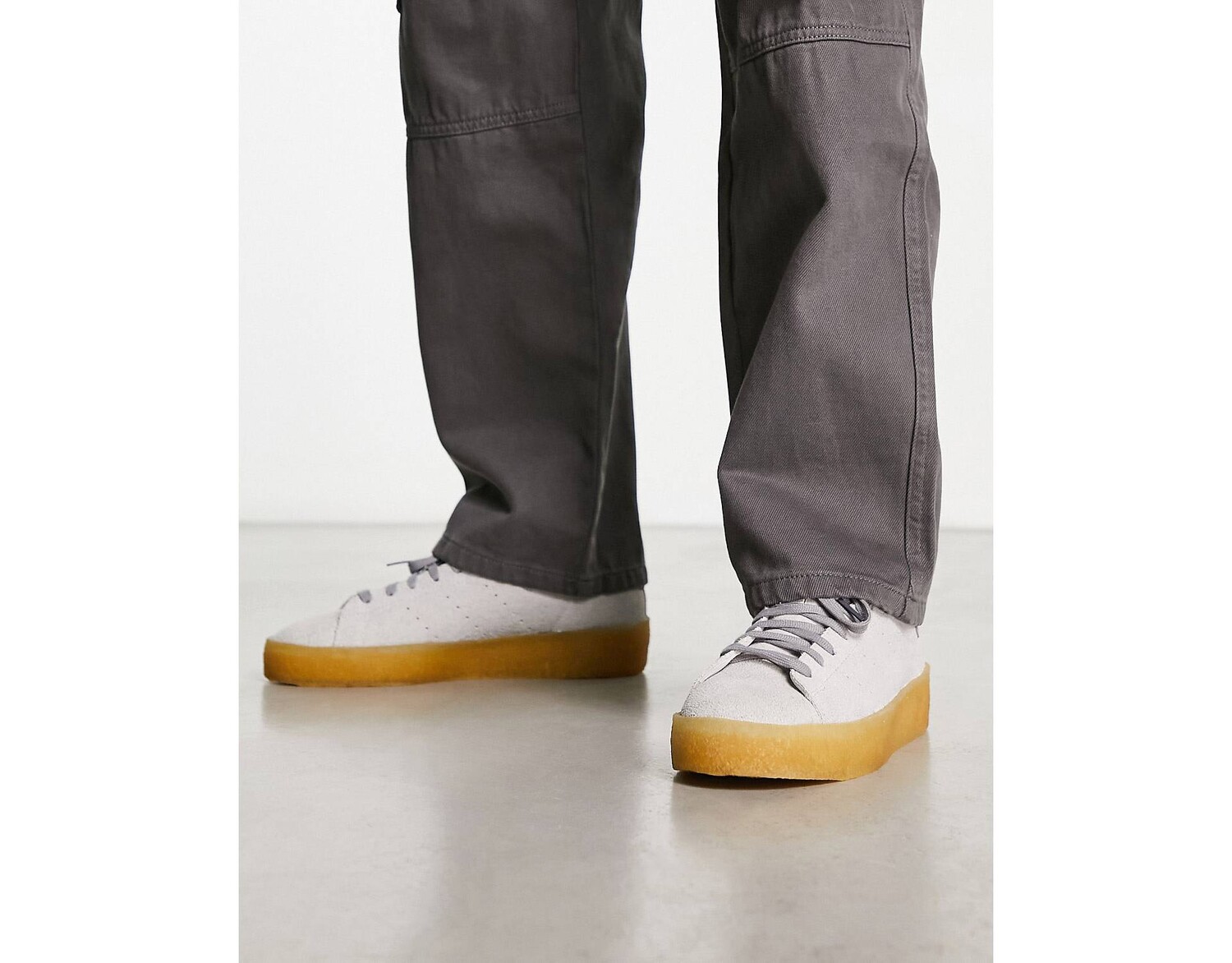 

Серые кроссовки adidas Originals Stan Smith Crepe