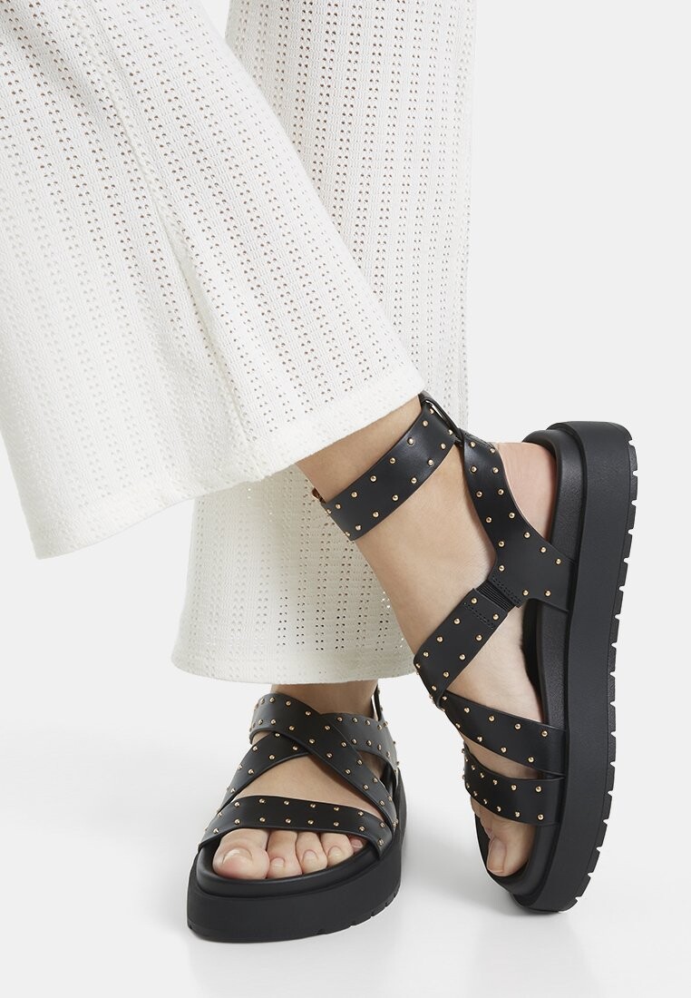 

Босоножки на платформе Bershka, черный