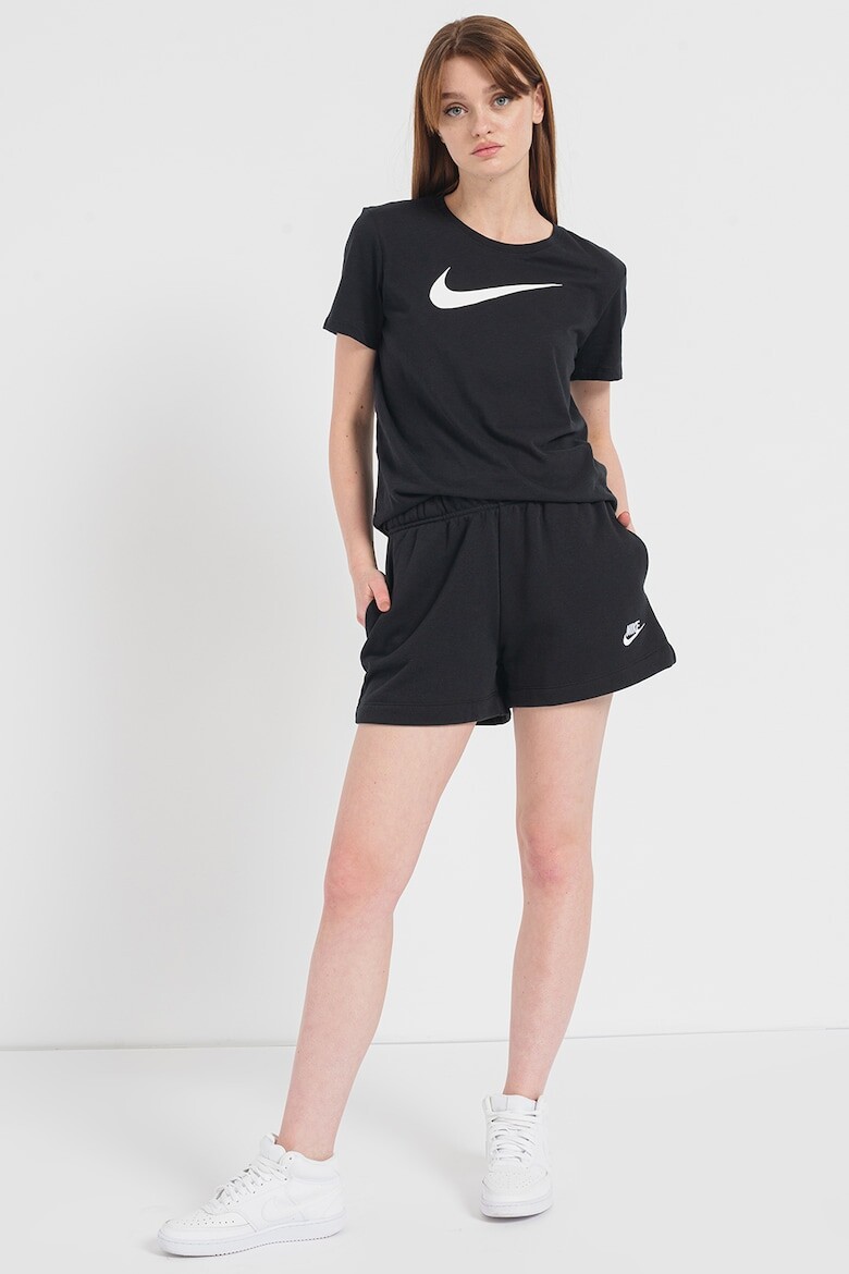 

Короткие брюки с боковыми карманами Nike, черный