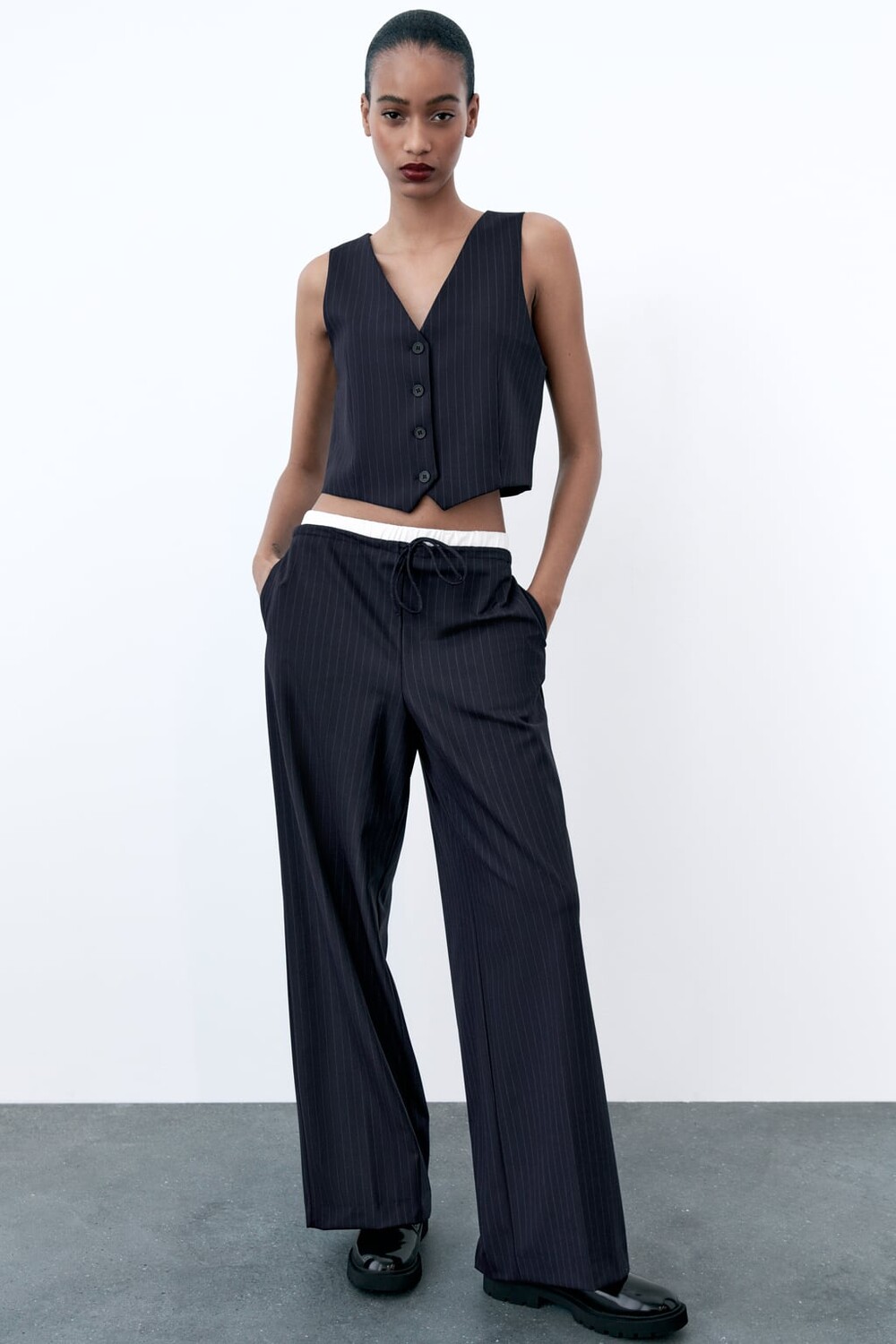 

Приглаженный жилет в полоску ZARA, темно-синий