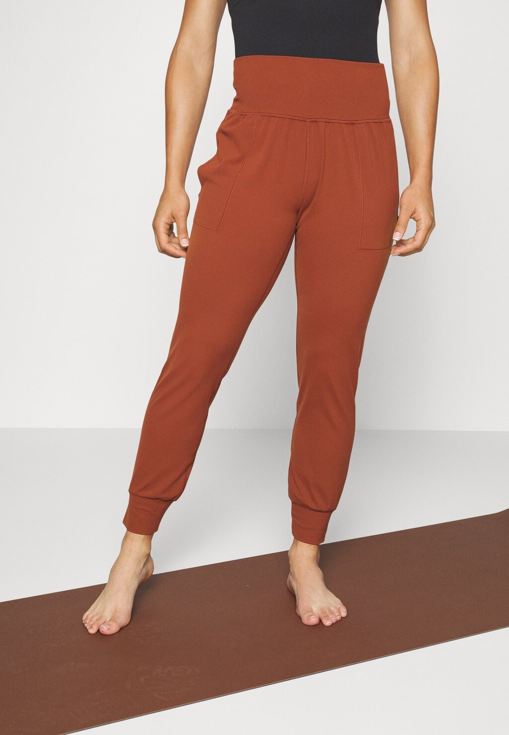 

Спортивные брюки Athleta
