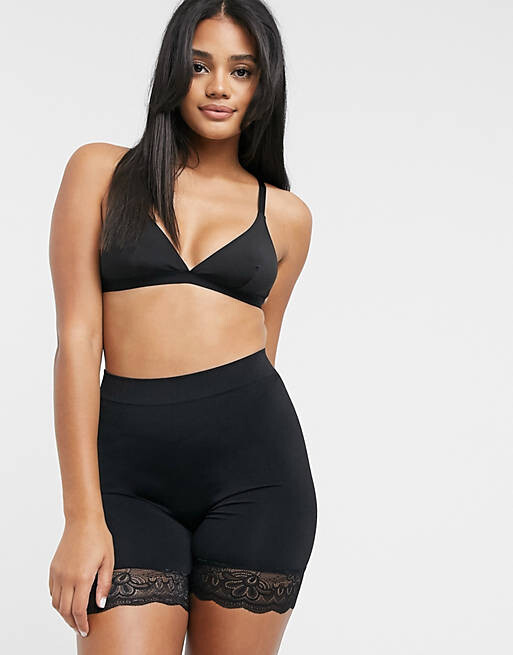 

Черные бесшовные моделирующие кружевные шорты ASOS DESIGN