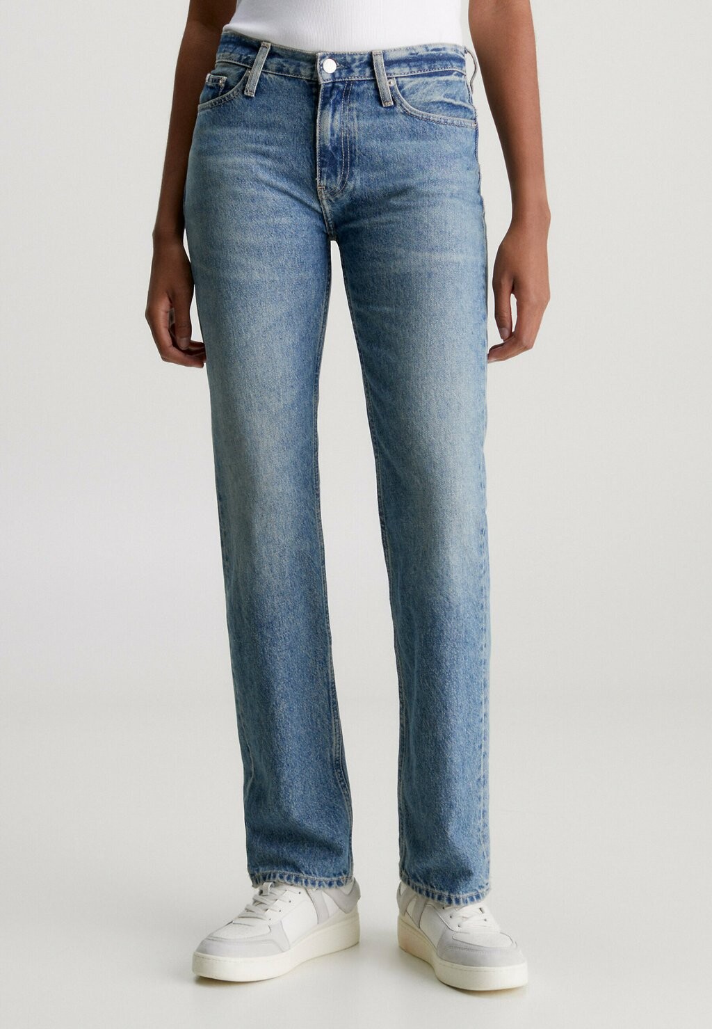 

Джинсы-сигареты Calvin Klein Jeans, средний деним