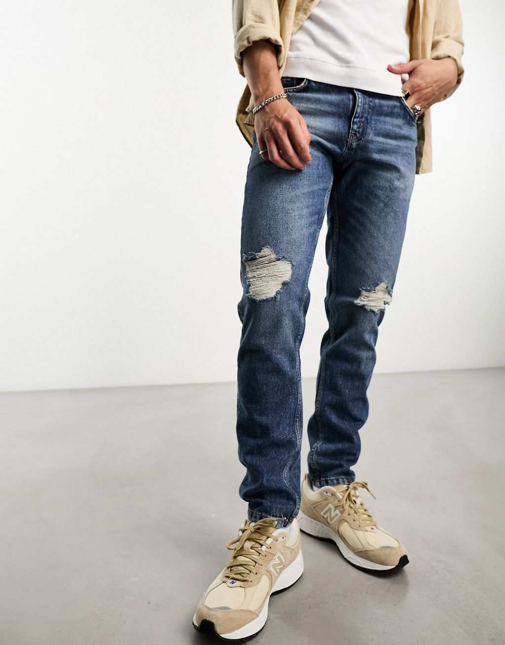 Винтажные синие джинсы ASOS DESIGN с рваными краями синие джинсы с рваными краями asos design curve dad