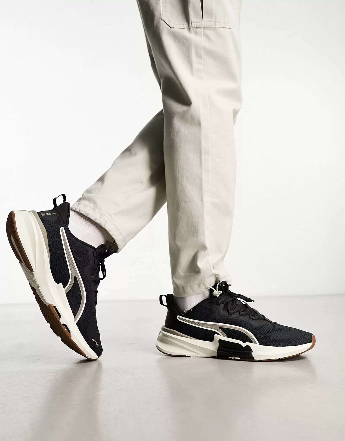 

Черно-коричневые кроссовки Puma PWR Frame, Черный