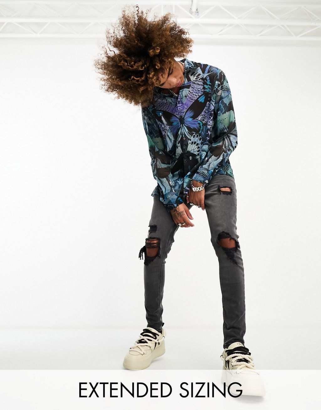 

Темно-серые джинсы с эффектом стрейч и рваными краями ASOS DESIGN