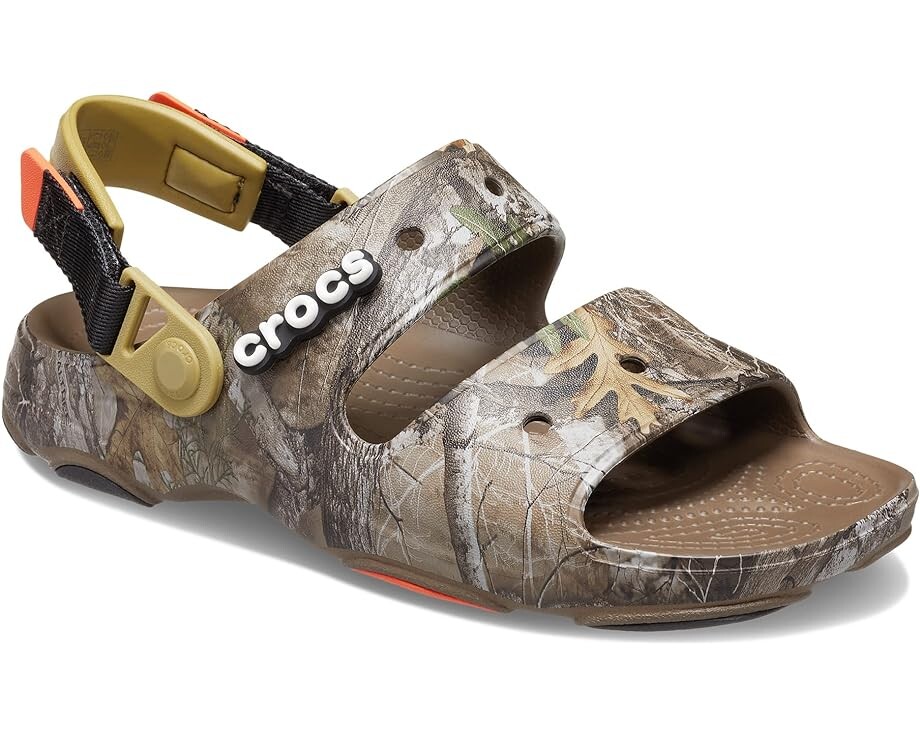 цена Сандалии Crocs Classic All-Terrain, цвет Walnut/Realtree Edge