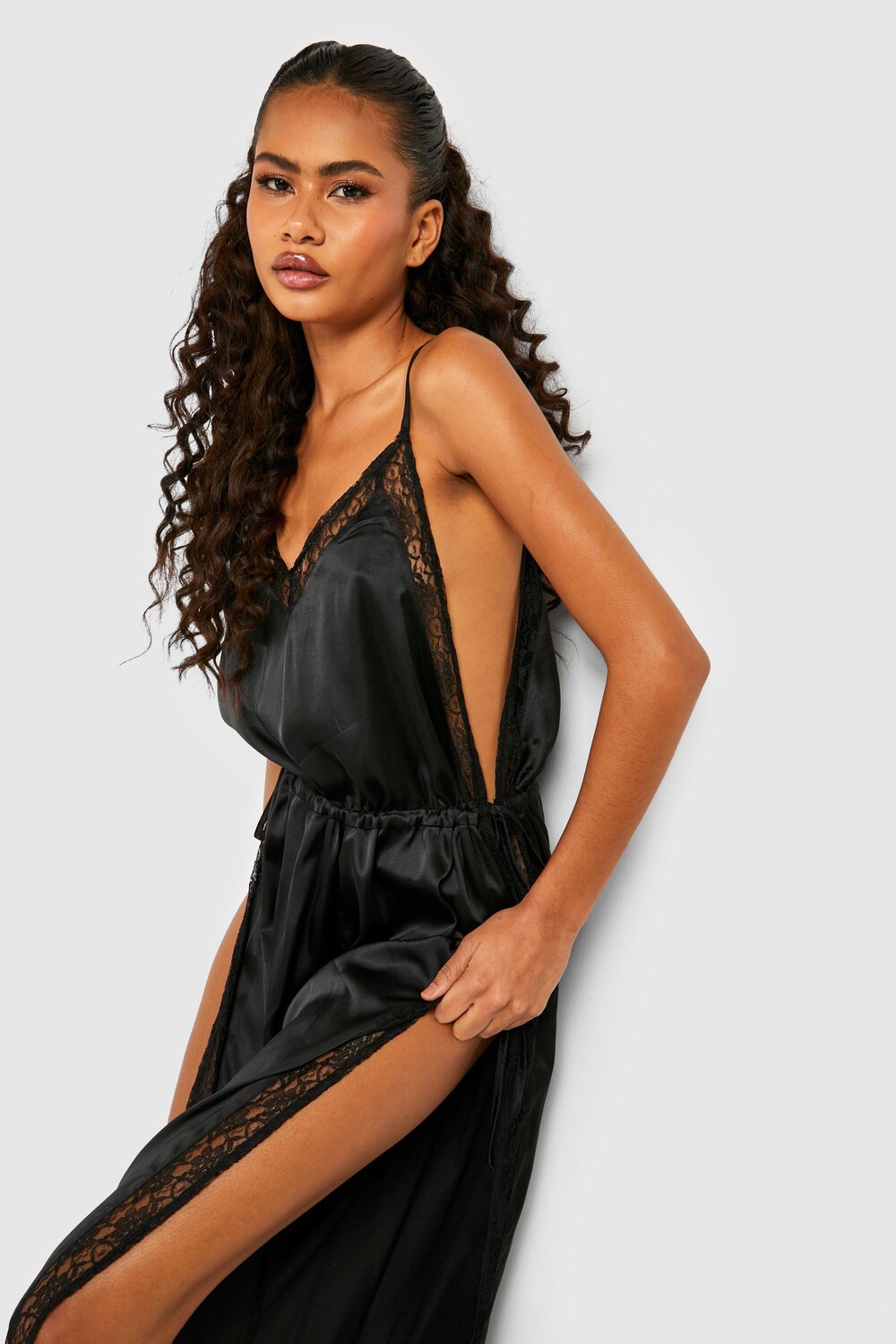 

Атласный комбинезон для сна Boohoo, черный