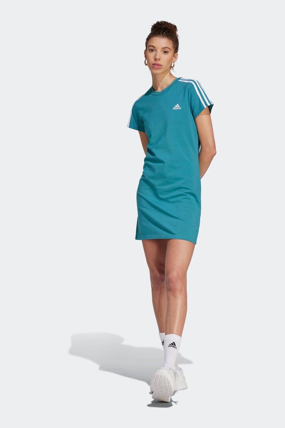 

Sportswear Essentials в дизайне футболки с тремя полосками adidas, зеленый