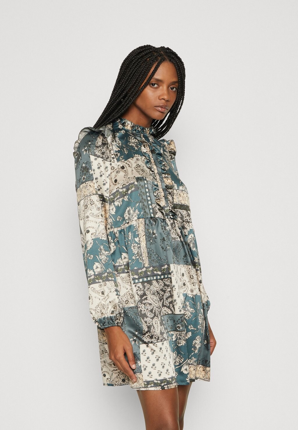 

Платье Camisero Vero Moda VMNAVI FRILL SHORT DRESS, цвет birch/green