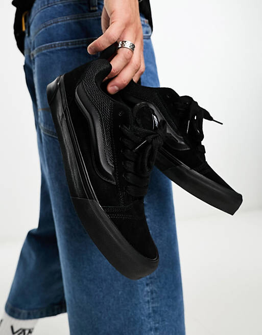 

Черные массивные кроссовки Vans Knu Skool на черной подошве