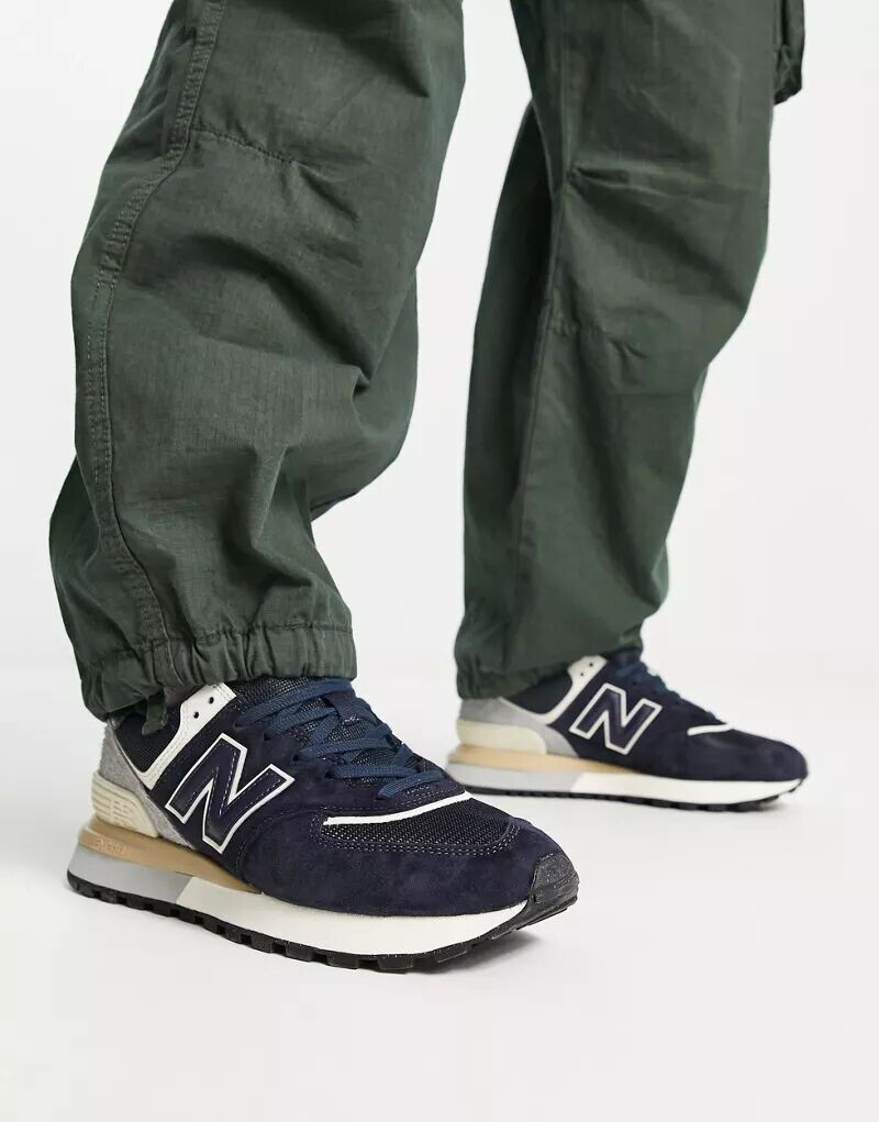 

Кроссовки New Balance 574 темно-синего и кремового цвета