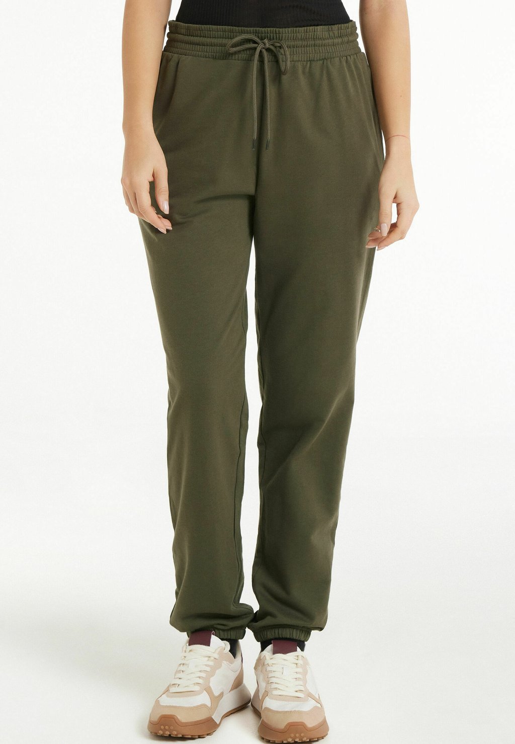 цена Спортивные штаны Tezenis, цвет grün military mud