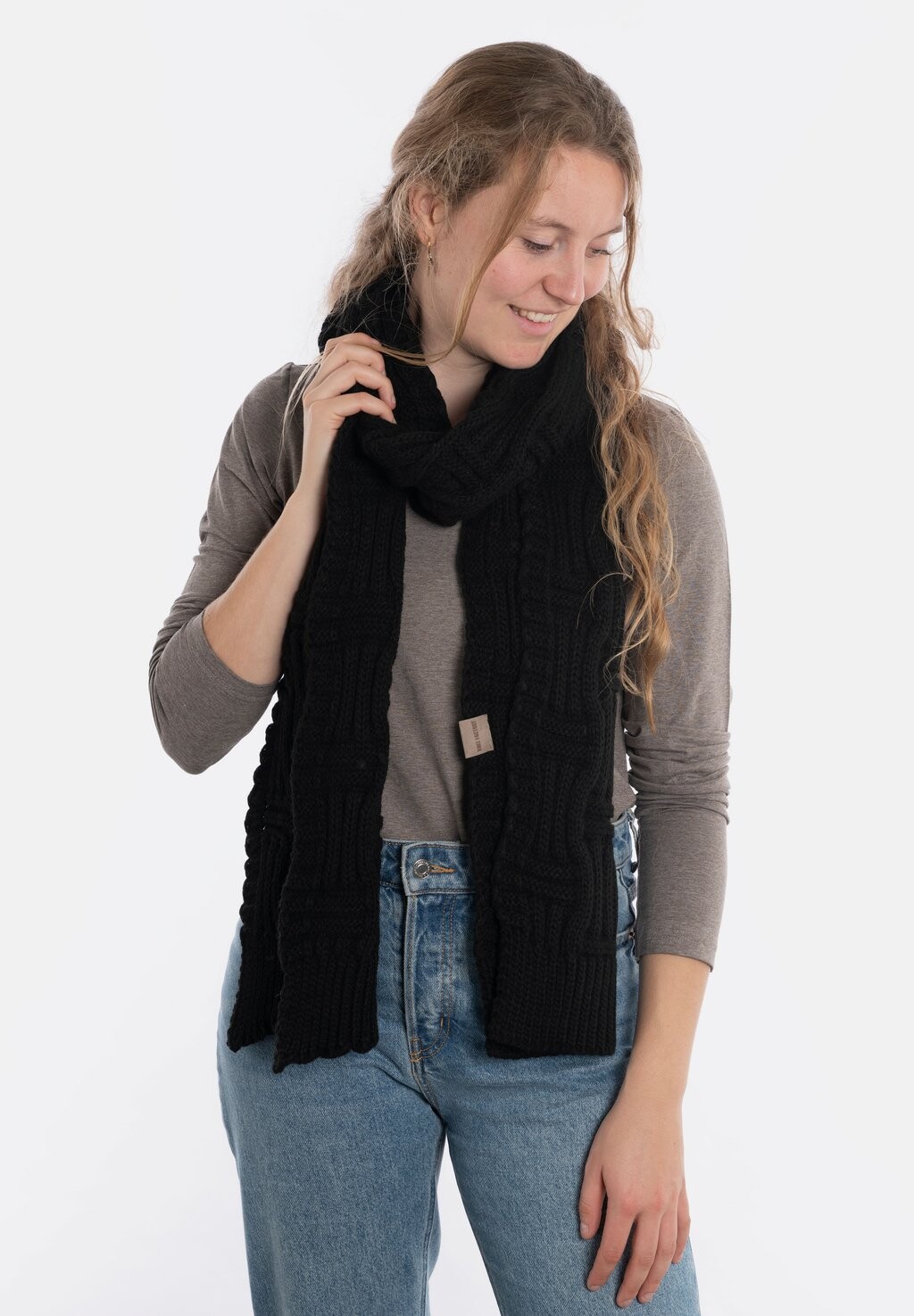 

Шарф BOBBY Knit Factory, цвет black