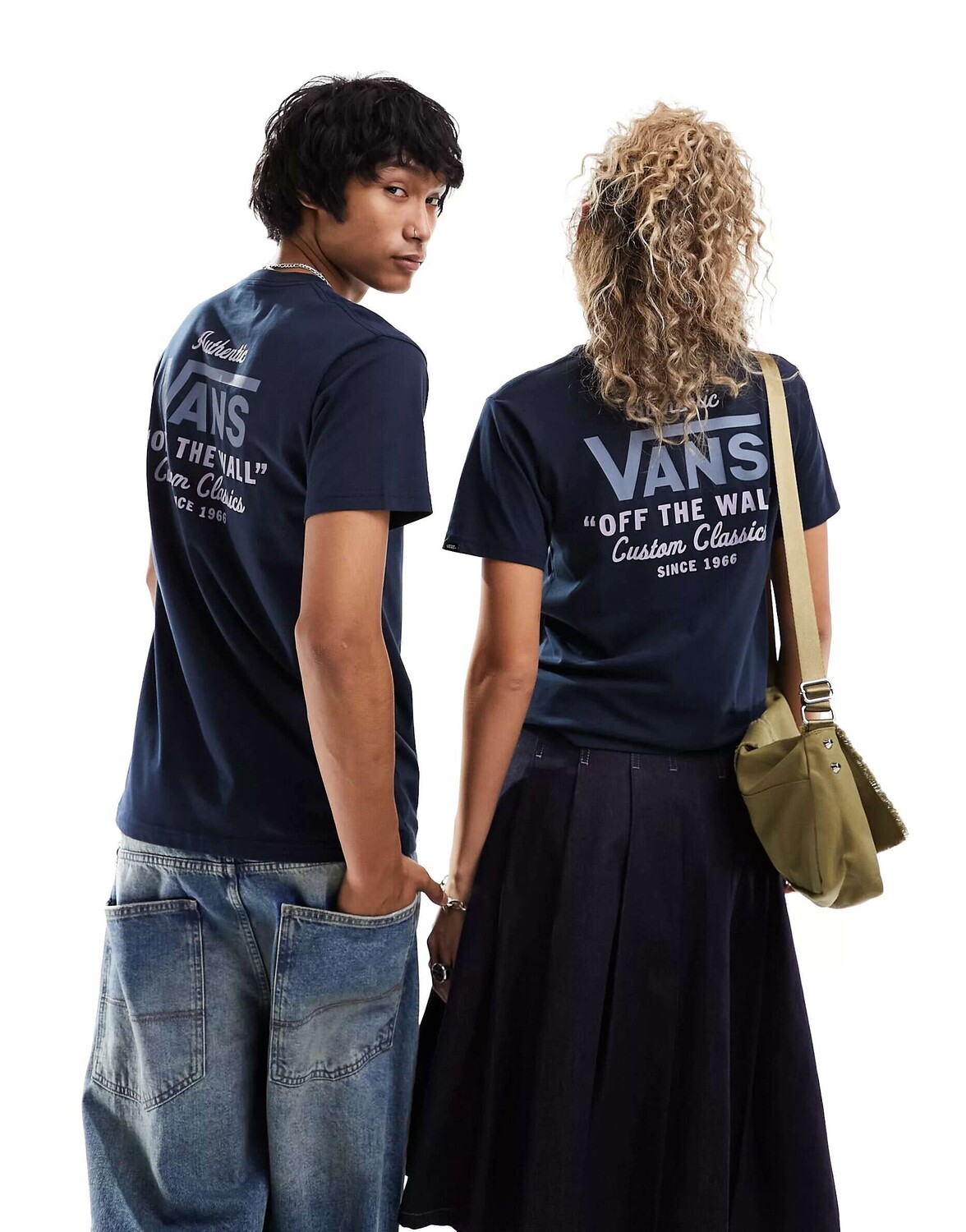 

Темно-синяя классическая футболка с держателем на спине с принтом Vans MN, Синий
