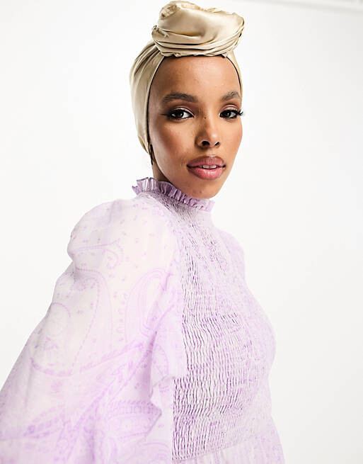 

Плиссированное платье макси с высоким воротником и оборками ASOS DESIGN