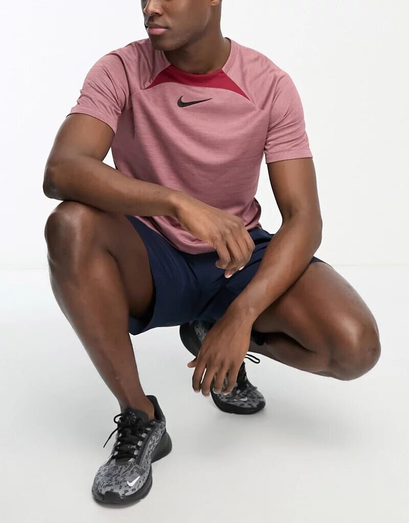 

Красная футболка Nike Academy Dri-FIT