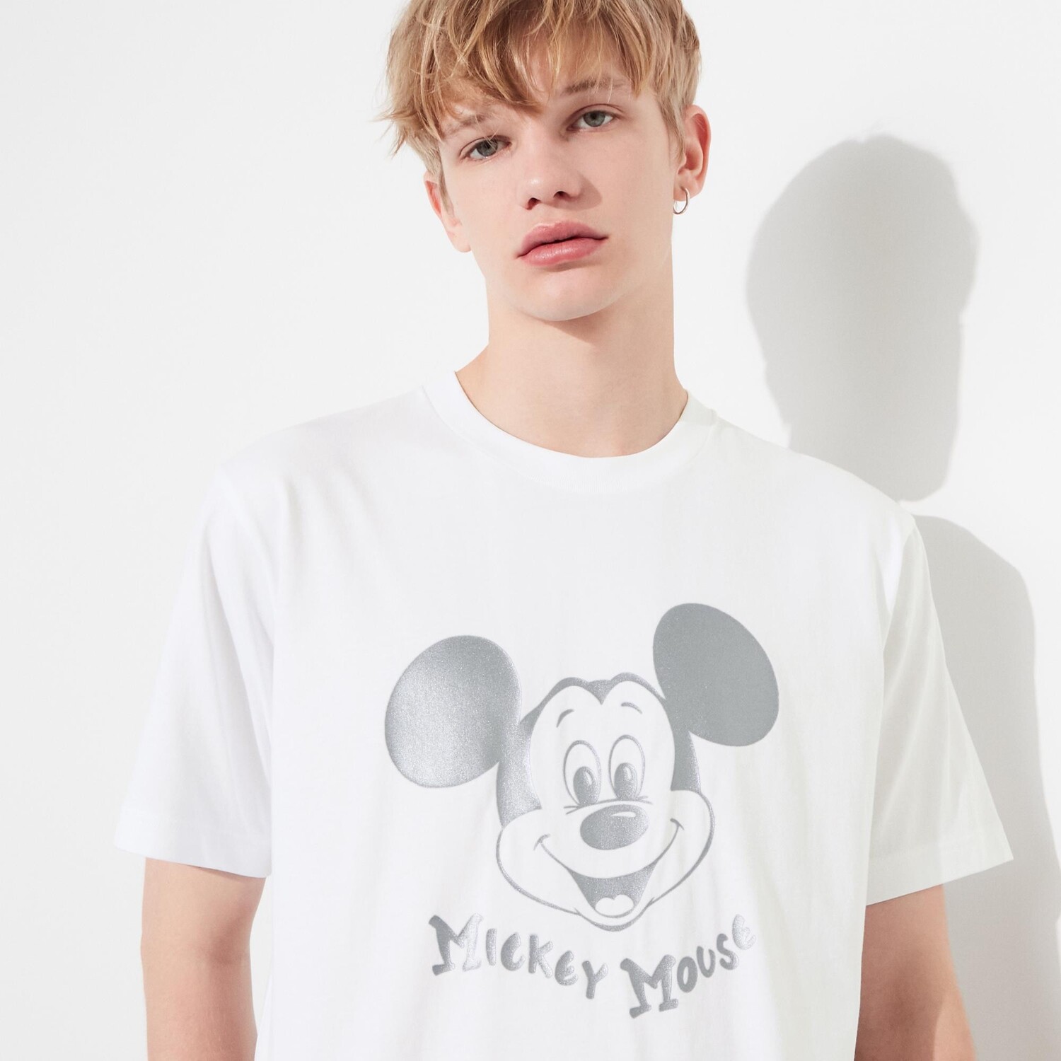 

Футболка Mickey Shines UT Graphic Uniqlo, белый