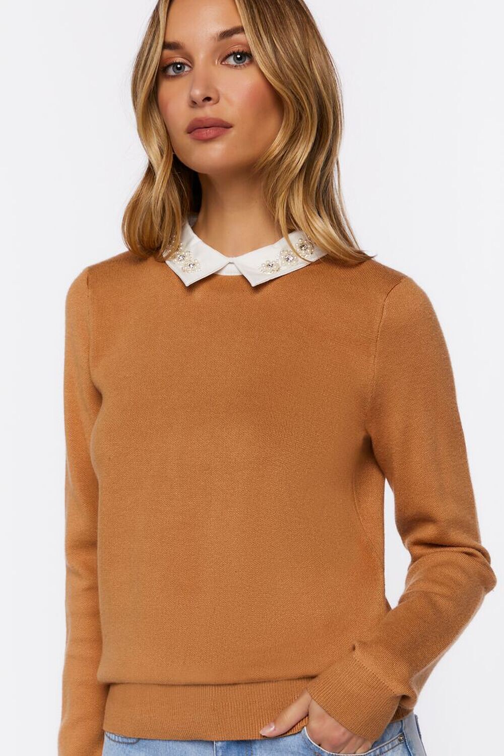 

Свитер с воротником из искусственных драгоценных камней Forever 21, кэмел